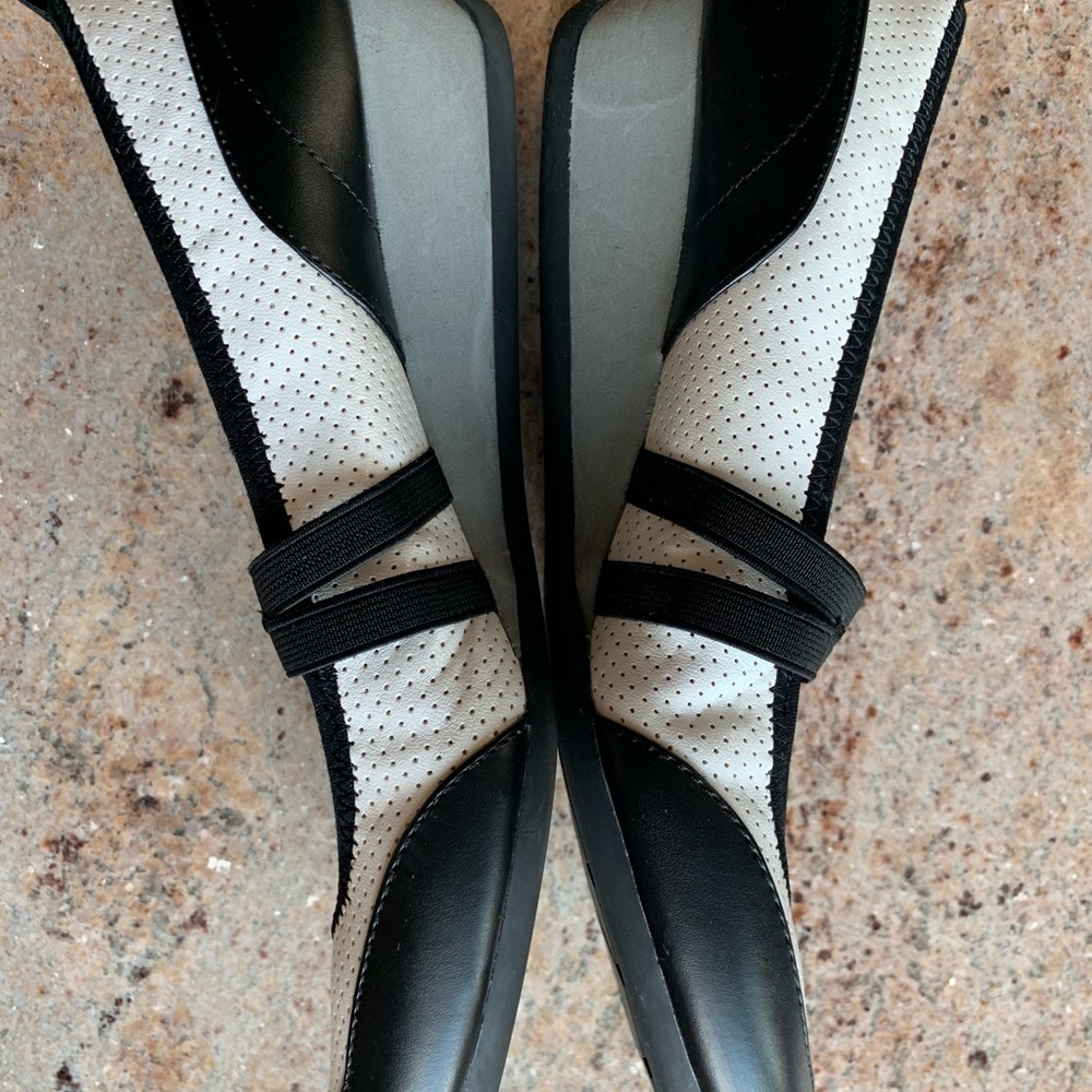 Shoes - Picture 3 of 4